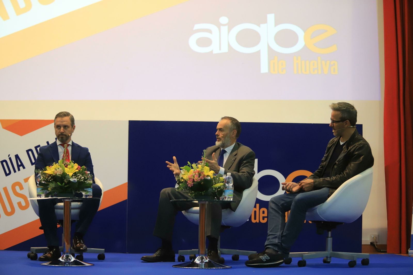 Juan Bravo, Carlos Ortiz y David Calle durante la mesa redonda celebrada con motivo del Día de la Industria.