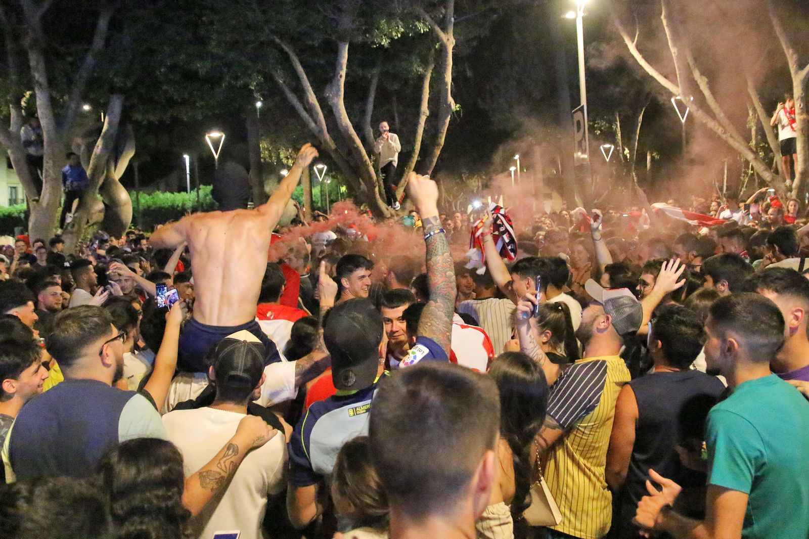 Las imágenes de la celebración del ascenso del Almería en la Plaza de las Velas