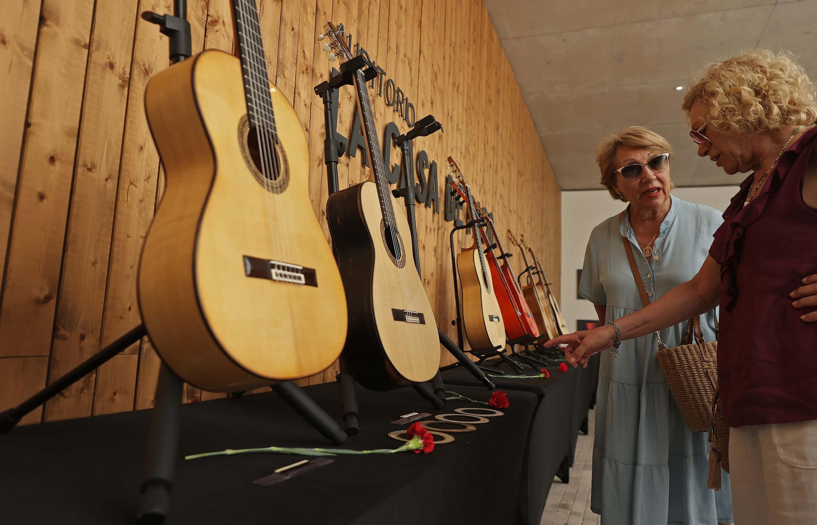 Fotos del encuentro de maestros Luthiers en el centro de interpretación Paco de Lucía de Algeciras