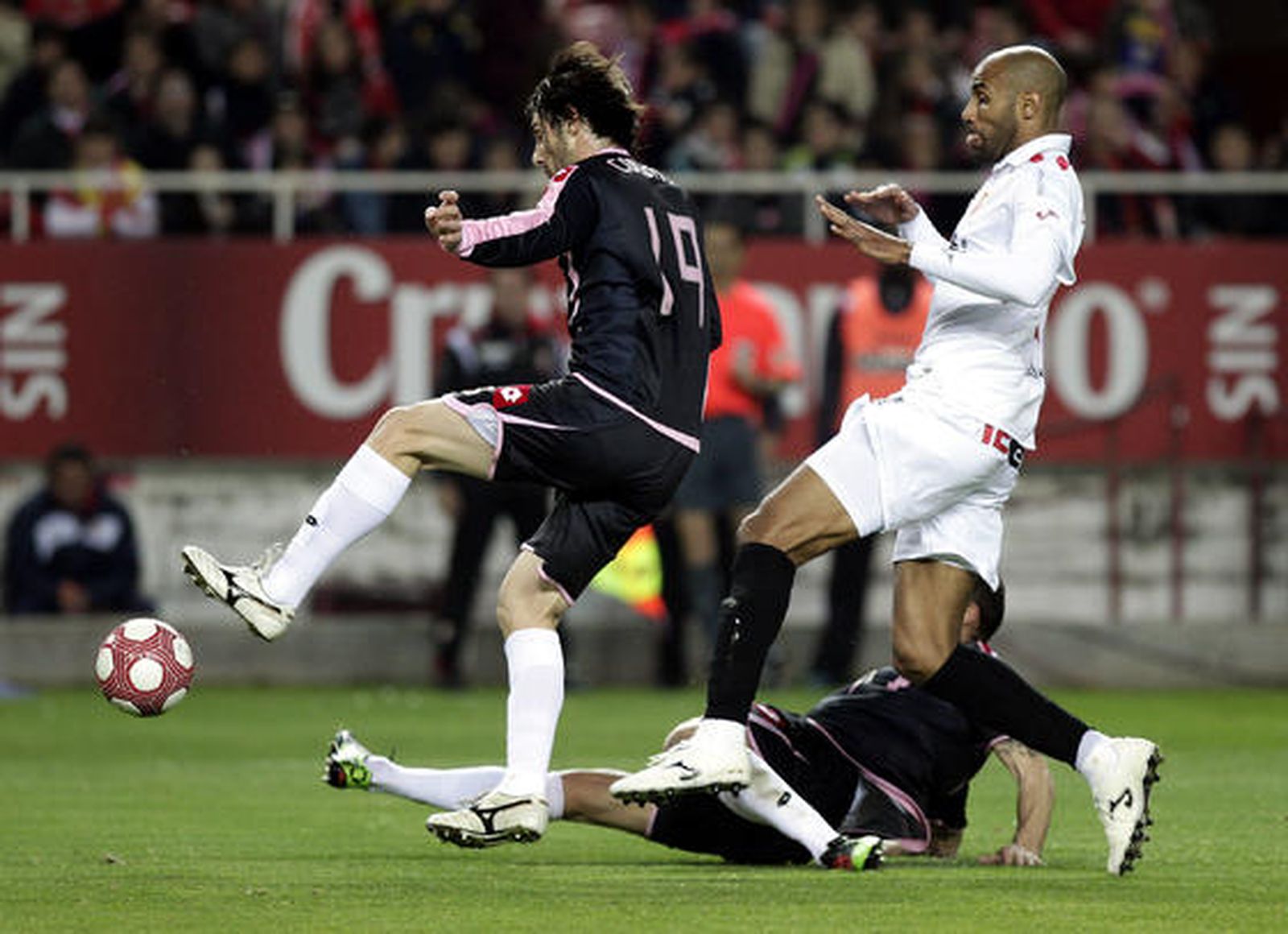 El Sevilla deja escapar otros dos puntos en su casa ante el Dépor y ya acumula 16 puntos perdidos en casa. / AFP
