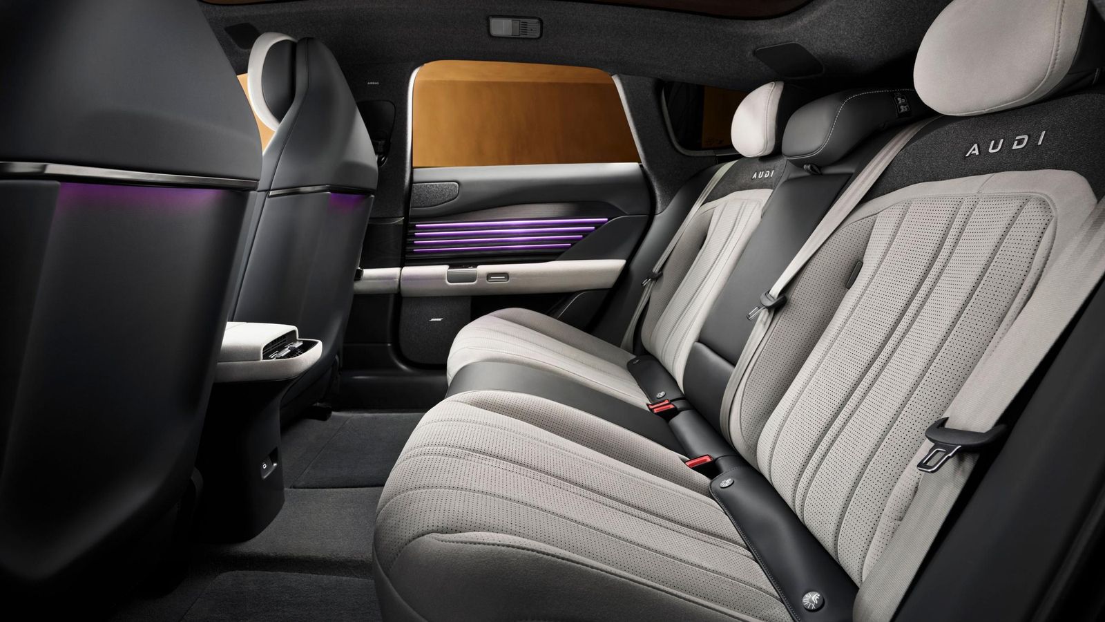 Los 2,95 m de distancia entre ejes deben tener su correspondencia en un espacio longitudinal amplio.