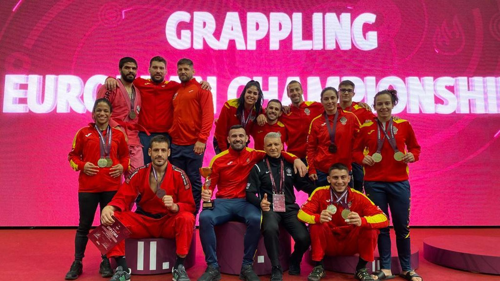 La selección española de lucha tras el campeonato de Europa de Budapest