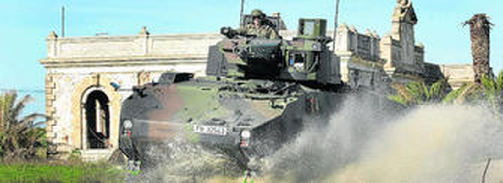 Blindado de la versión 'Piranha III', que puede alcanzar los cien kilómetros por hora.