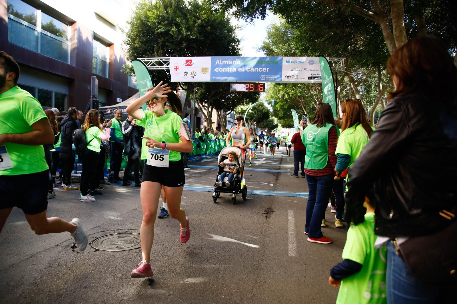 Imágenes de la Carrera contra el Cáncer de Almería