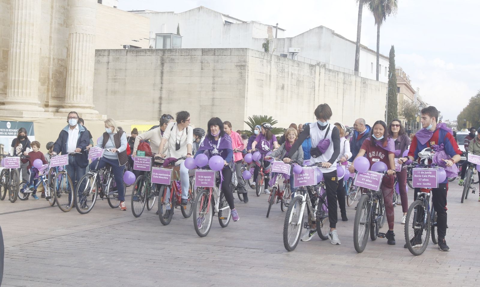 La Marcha En Bici contra la Violencia a las Mujeres en Córdoba, en fotografías