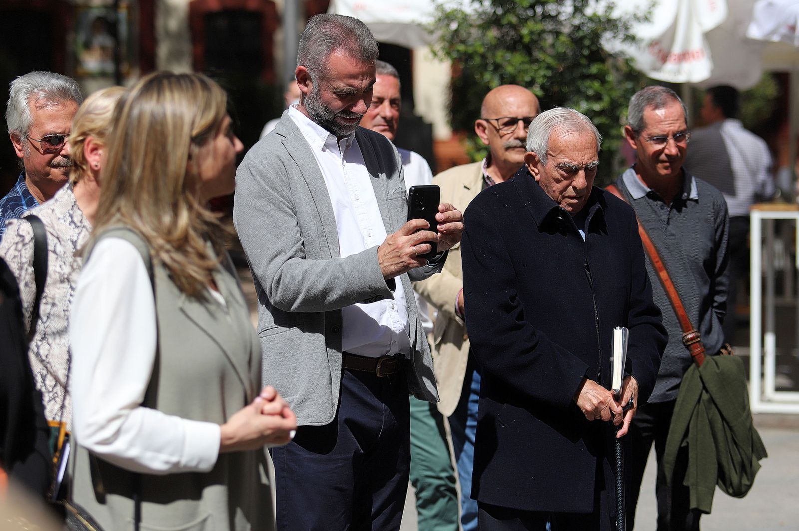 Imágenes del descubrimiento del relieve homenaje al poeta José Manuel de Lara