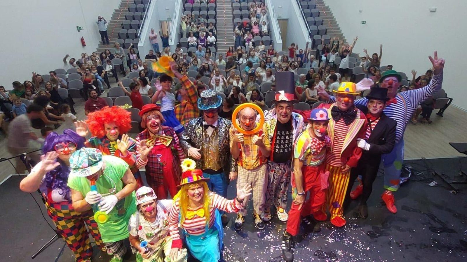 Imagen de la función de Payasos Sanadores (PASA) en el Centro Social Blas Infante de Jerez Imagen de la función de Payasos Sanadores (PASA) en el Centro Social Blas Infante de Jerez