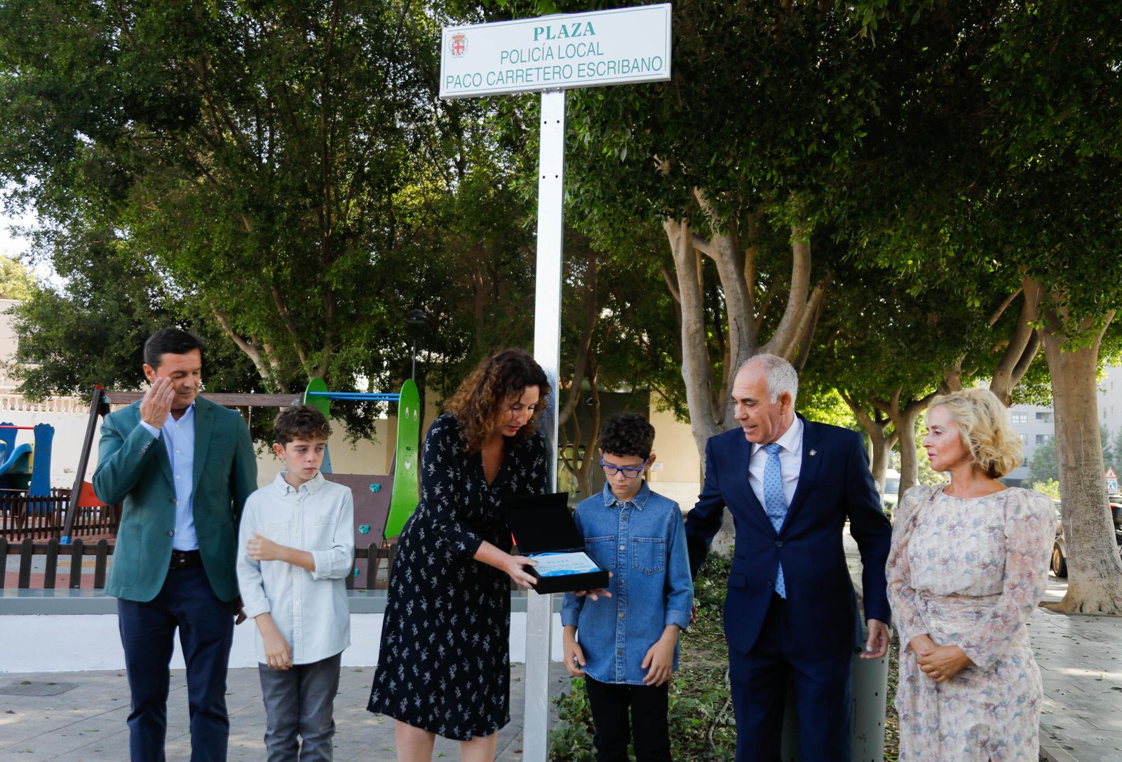Inauguración de la plaza dedicada al Policía Local Paco Carretero Escribano