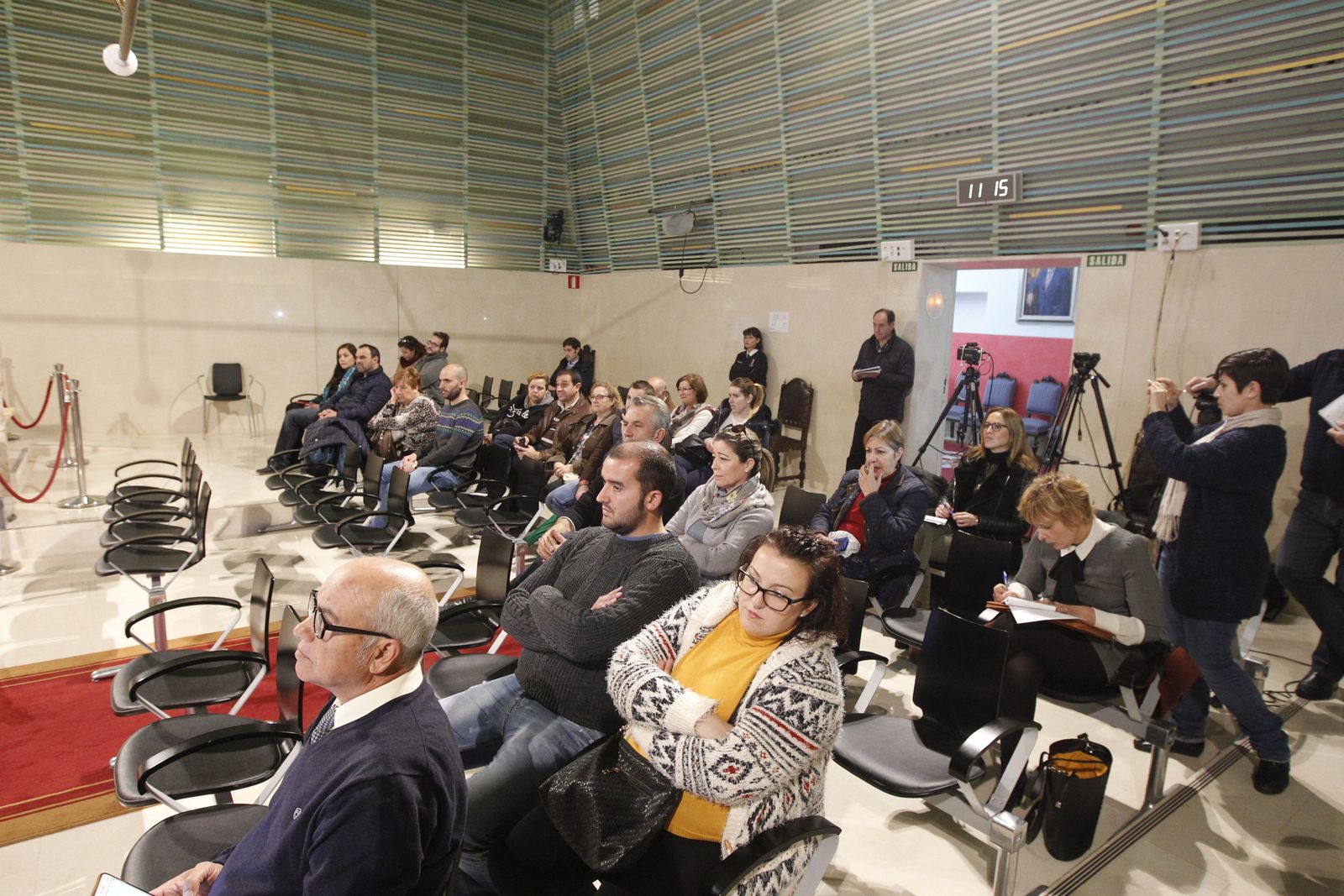 Vuelve el sorteo público a la vivienda protegida por un reparto más cristalinoFamilia joven en el casco antiguo y la Gerencia, con oficina propia