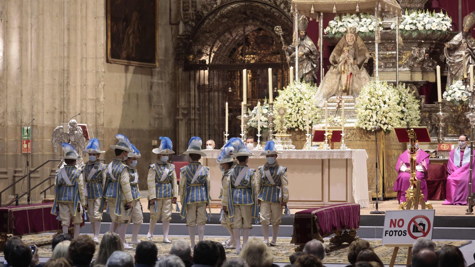 Los Seises bailando por la Octava de la Inmaculada.