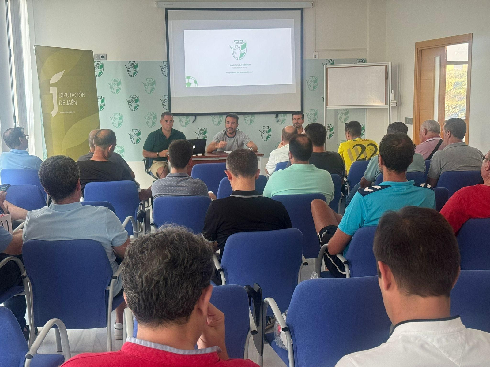 Javier Mañas, Rafa Ortega y Javier Contreras, en la asamblea anual de clubes. Javier Mañas, Rafa Ortega y Javier Contreras, en la asamblea anual de clubes.