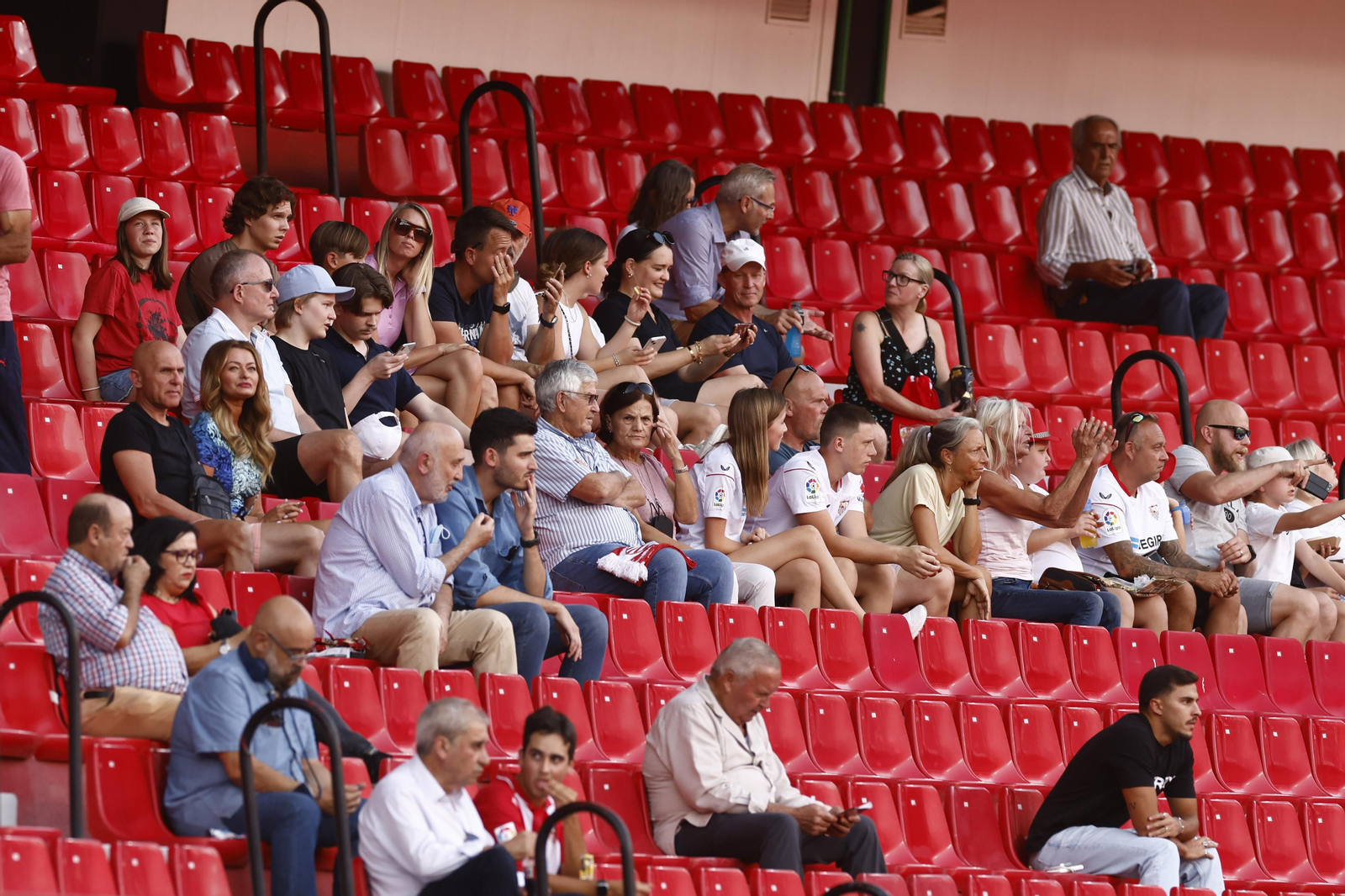 Búscate en las fotos del Sevilla-Valencia