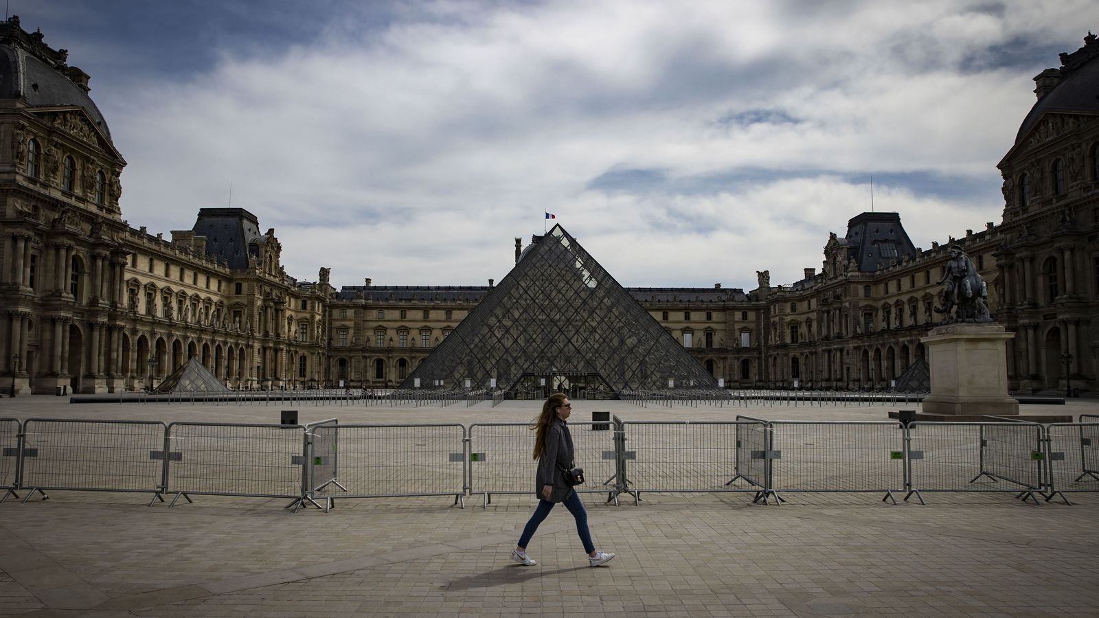 Exterior del Museo Louvre.