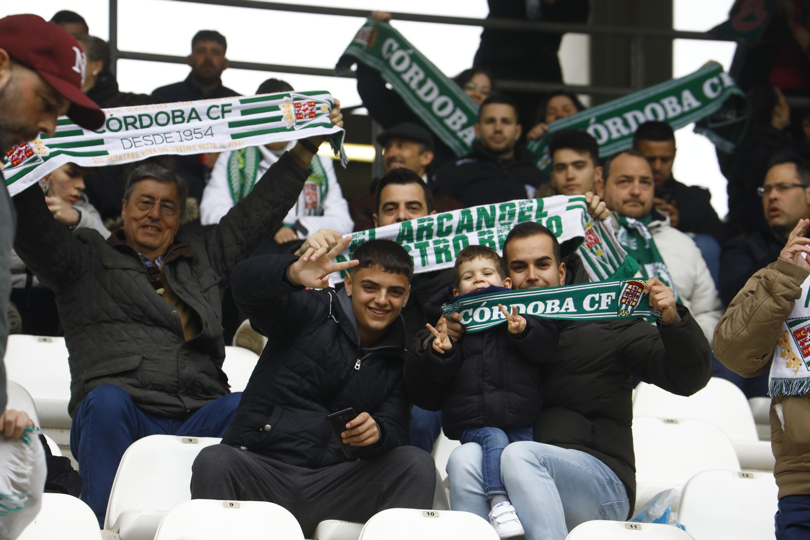 El ambiente en las gradas de El Arcángel para el Córdoba CF - Cultural Leonesa, en imágenes