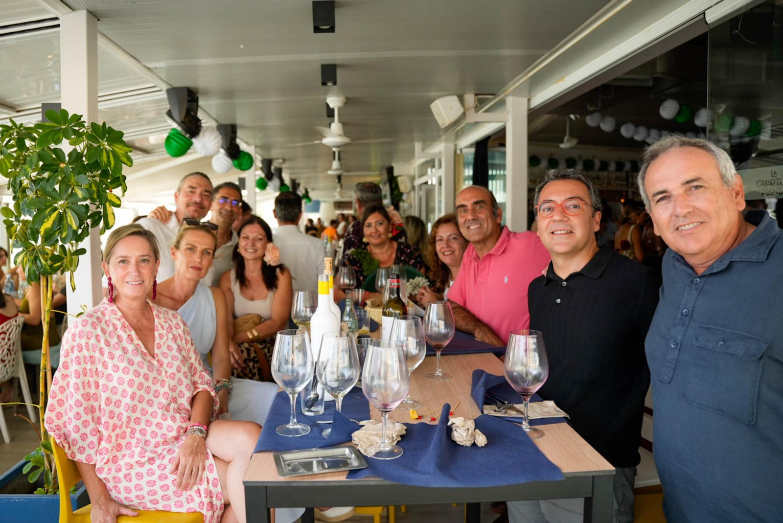 Los almerienses disfrutan del miércoles en la feria de día