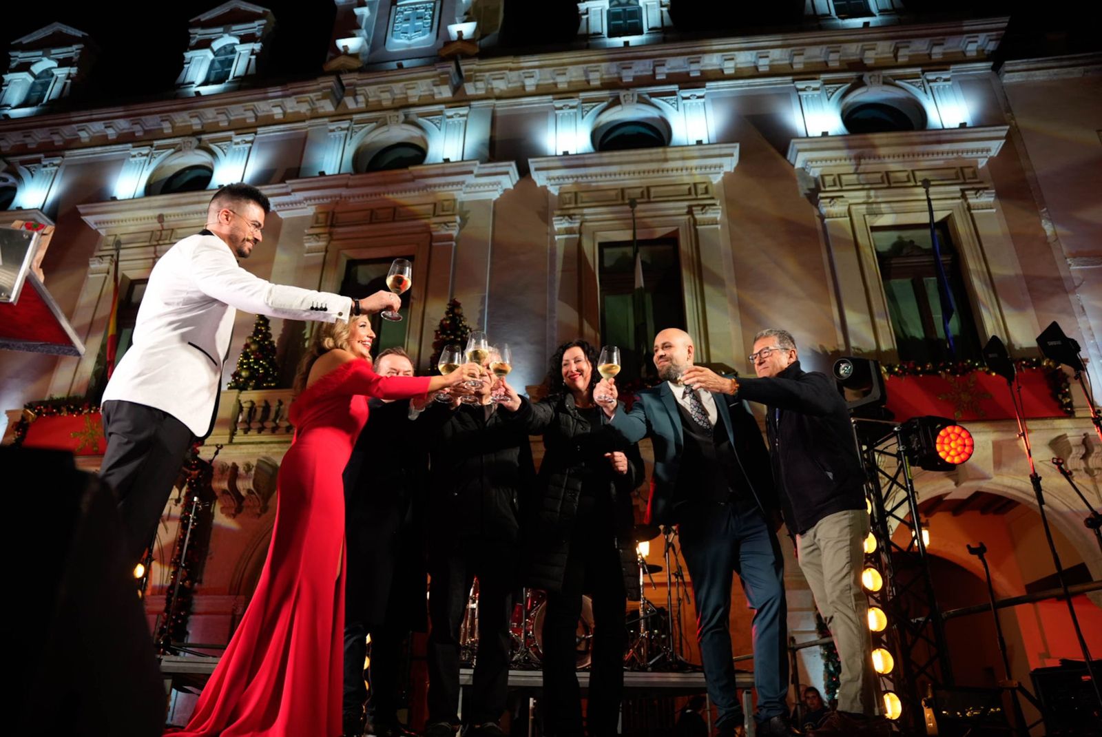 Almería despide con los 12 tomates cherry de la suerte el año 2025