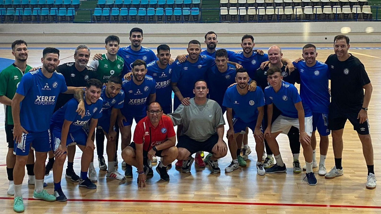 Los jugadores del Xerez Toyota Nimauto buscan el ascenso a Segunda en Lugo.