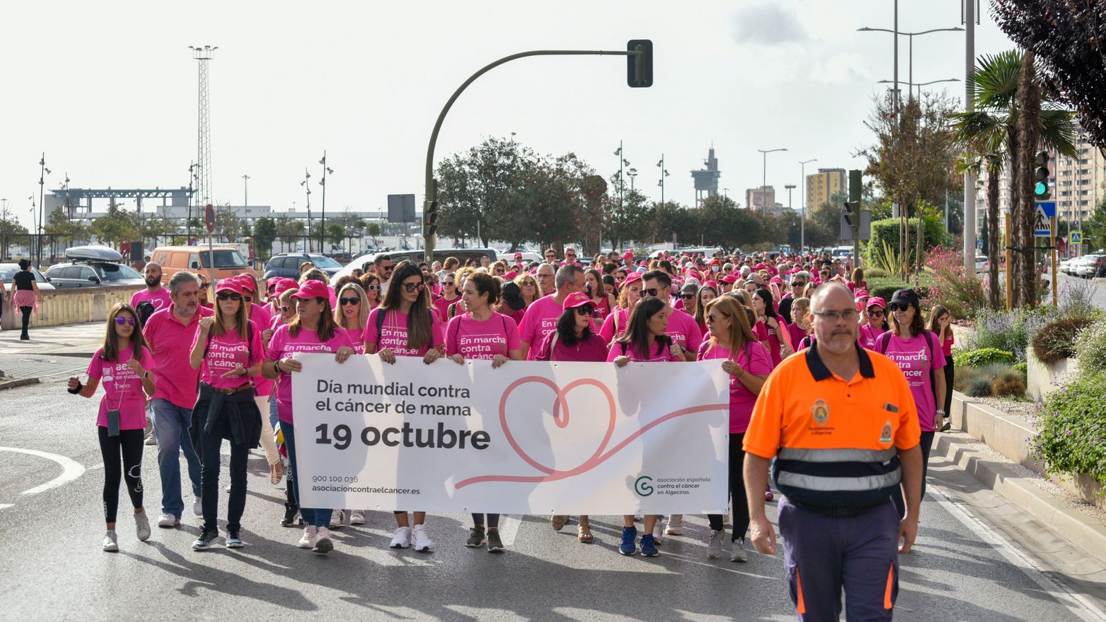 Las fotos de la Marcha contra el cáncer de mama en Algeciras