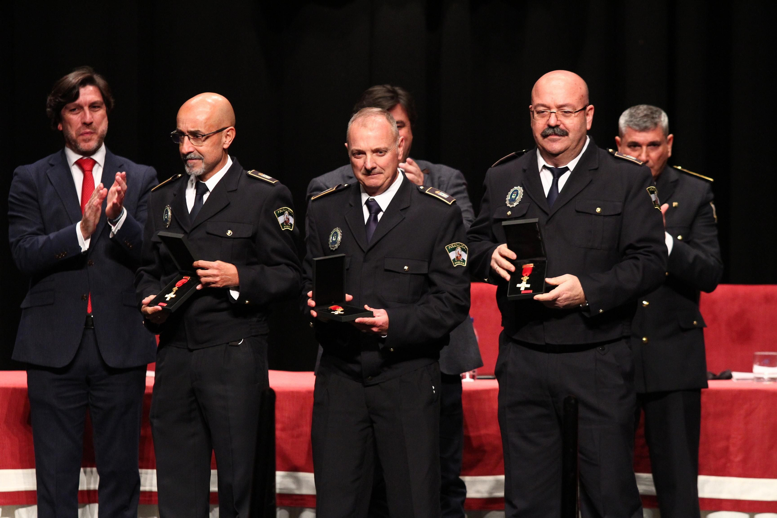 La policía Local entrega las medallas en el día de su patrón