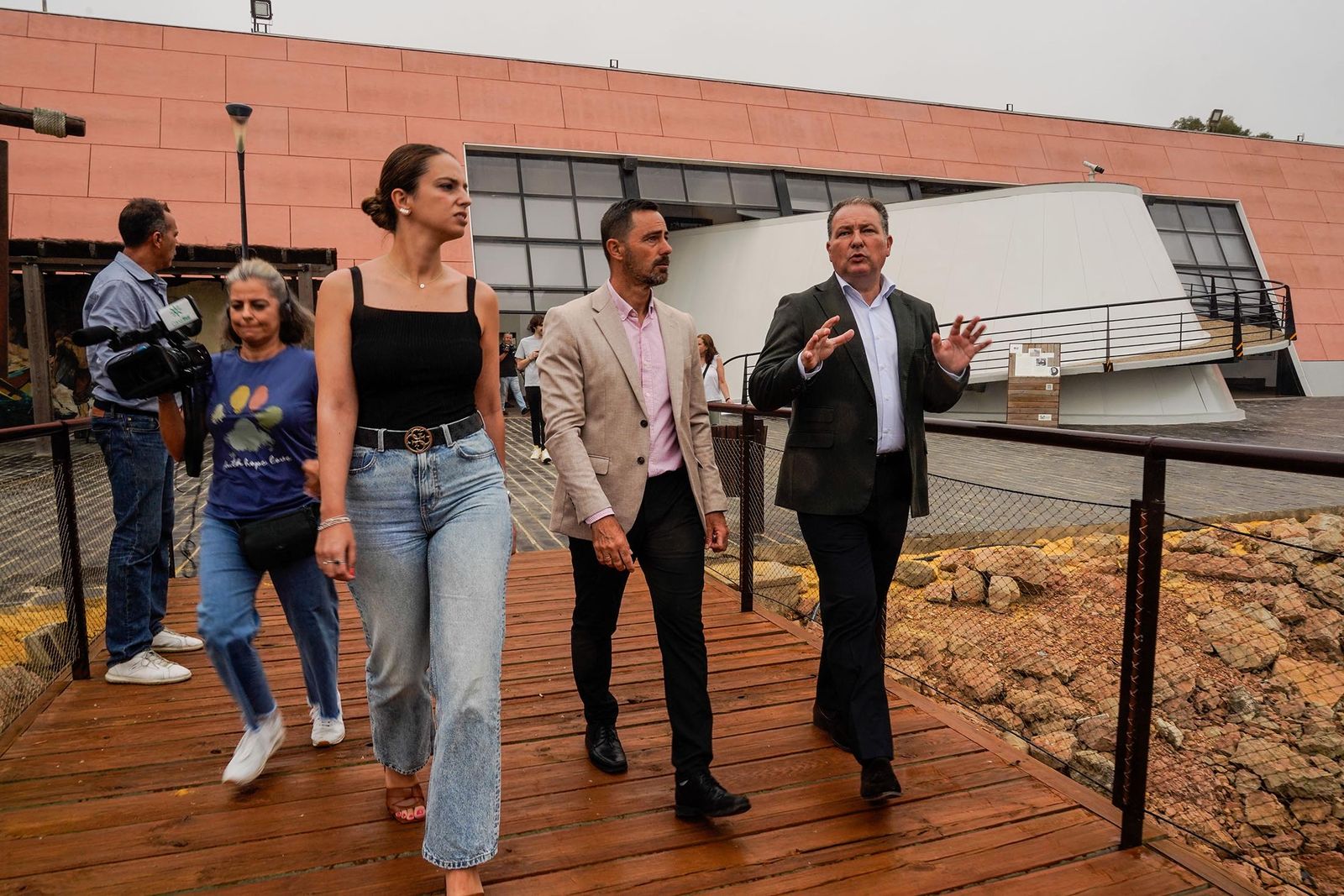 Imágenes de la visita guiada para dar a conocer las reformas realizadas en el Muelle de las Carabelas y su entorno