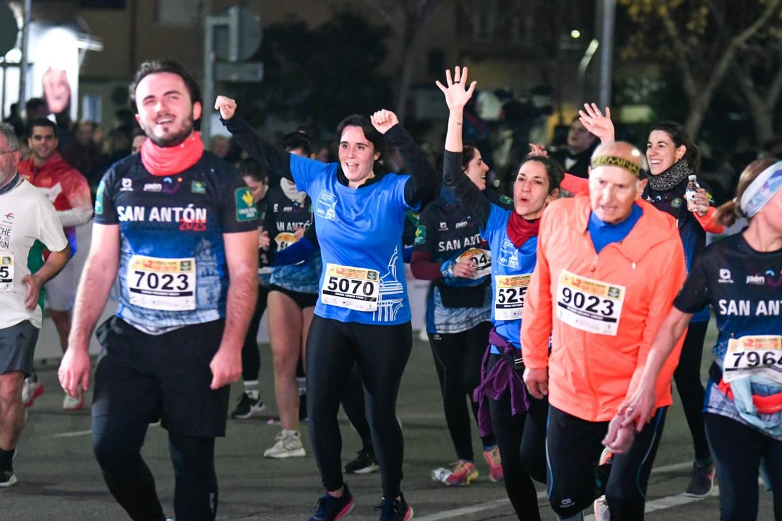En imágenes: búscate en tu llegada a meta de la Carrera de San Antón 2025 (12)