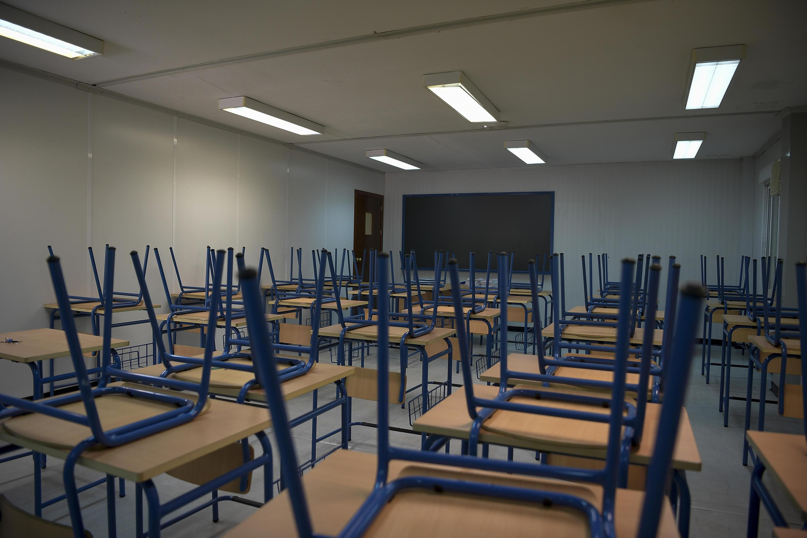 Educación reconoce en una resolución los años de trabajo de los docentes que se han quedado en la calle  por un error