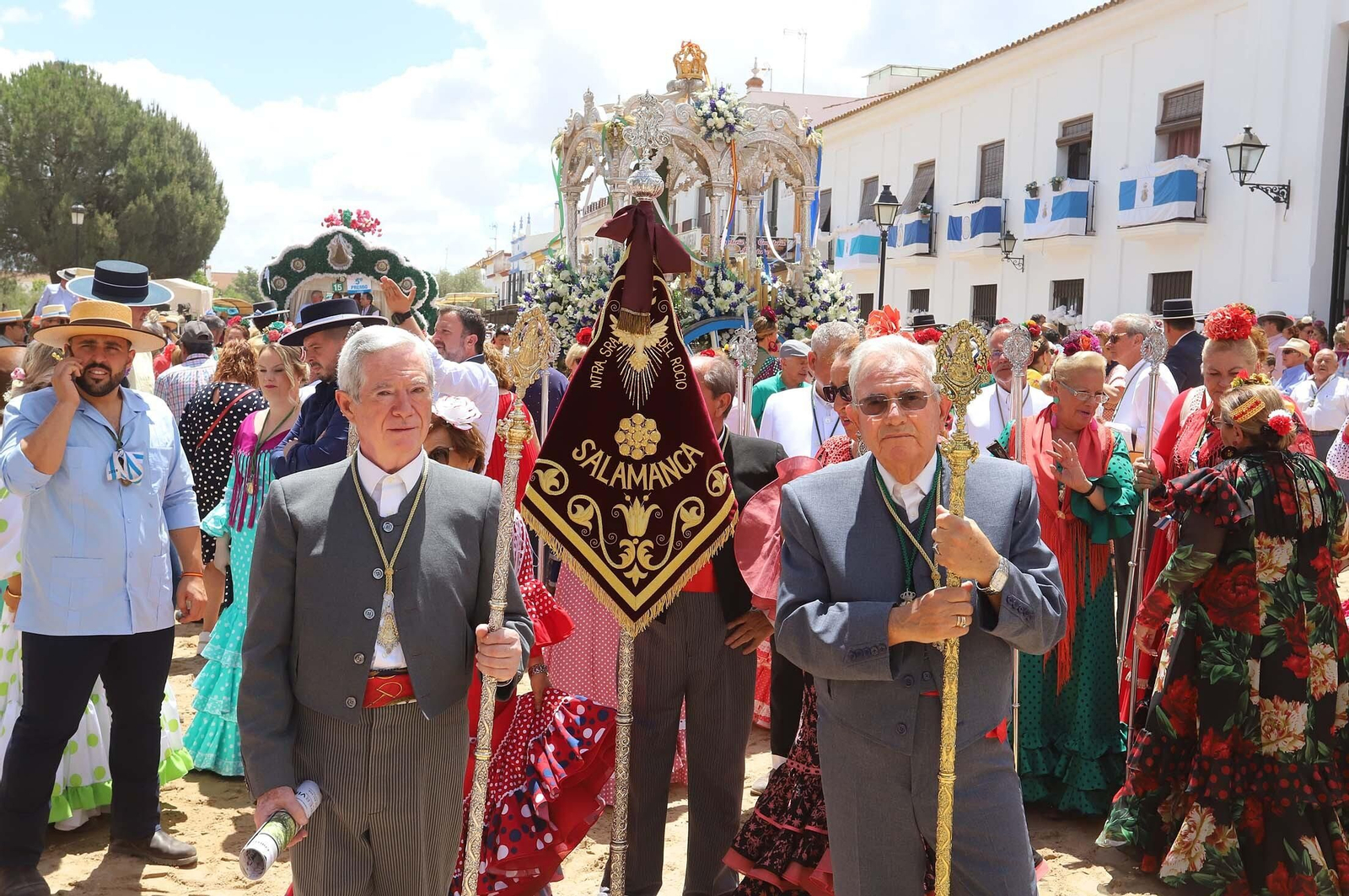 Imágenes del ambiente El Rocío y en Casas de Hermandades