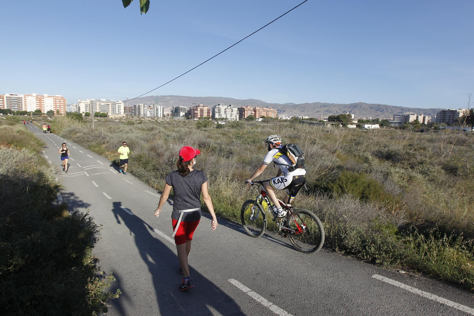 Fotogalería domingo de deporte en coronavirus. COVID-19. Almería