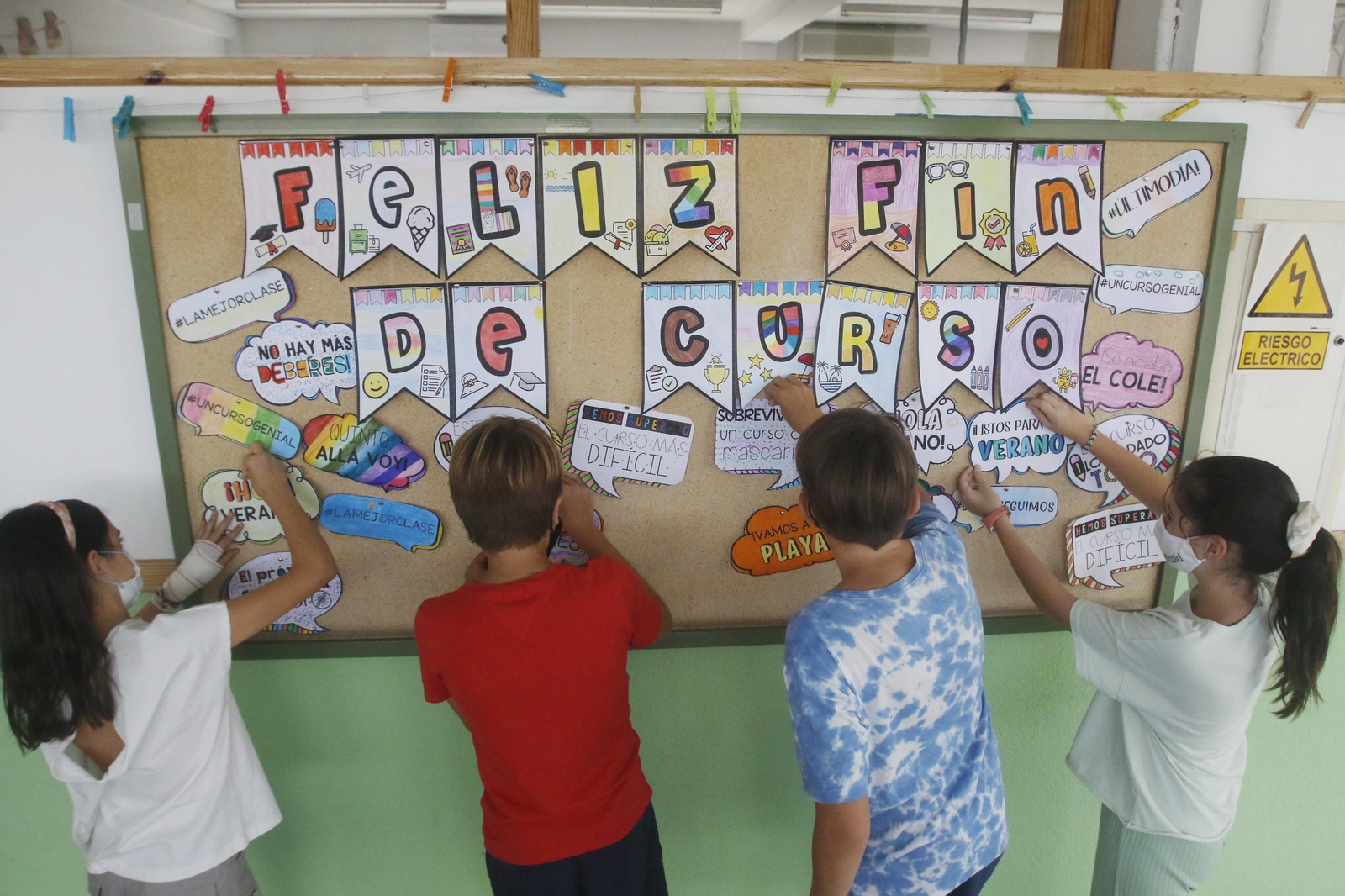 Alumnos del colegio Torre Malmuerte en el último día de clases.