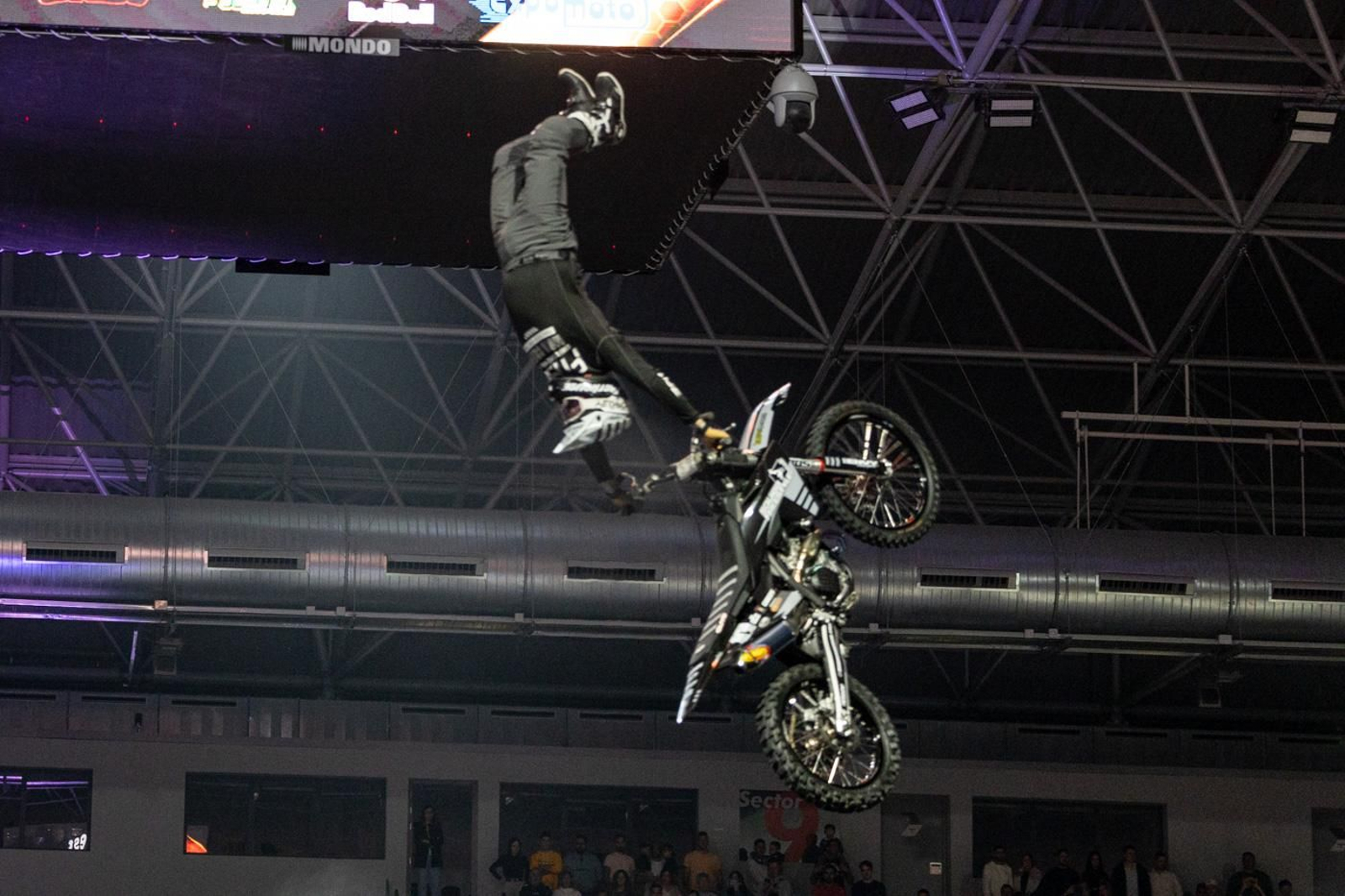 En imágenes: el Soloflow Freestyle enamora en Jaén con acrobacias y espectáculo en estado puro