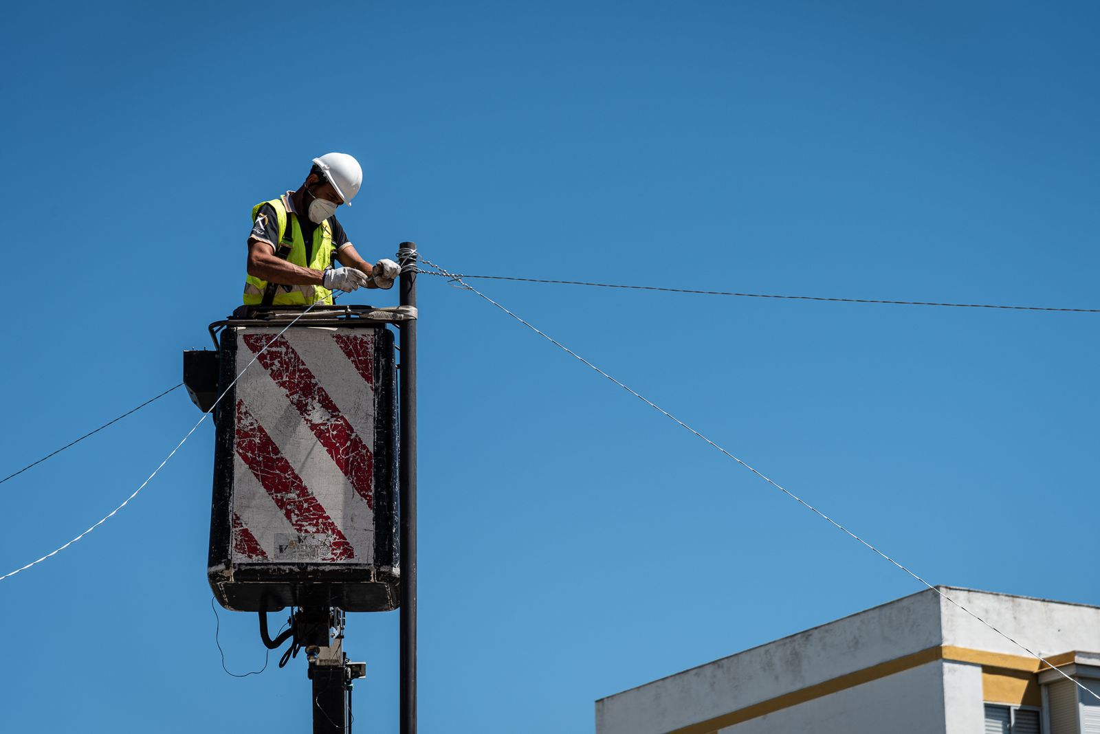 Preparativos para la colocación del alumbrado navideño.