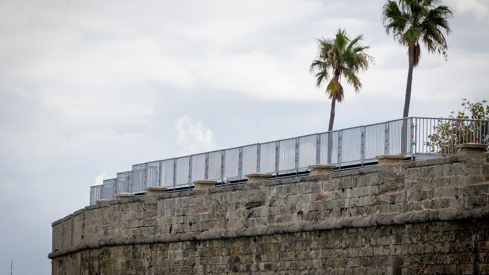 Estructura que se está instalando en el Baluarte de la Candelaria para la Sail GP.