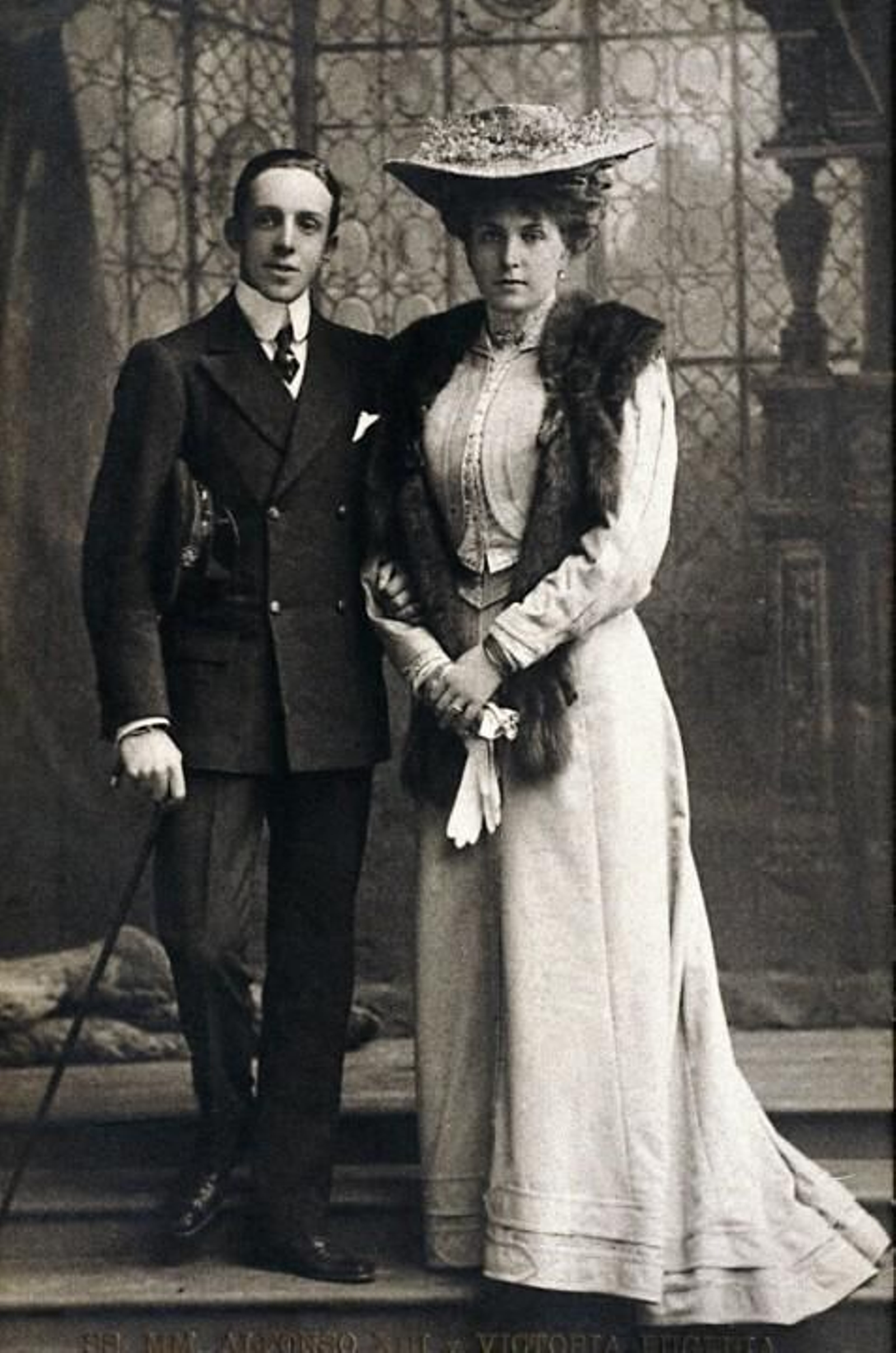 Alfonso XIII y su esposa, Victoria Eugenia, poco después de casados