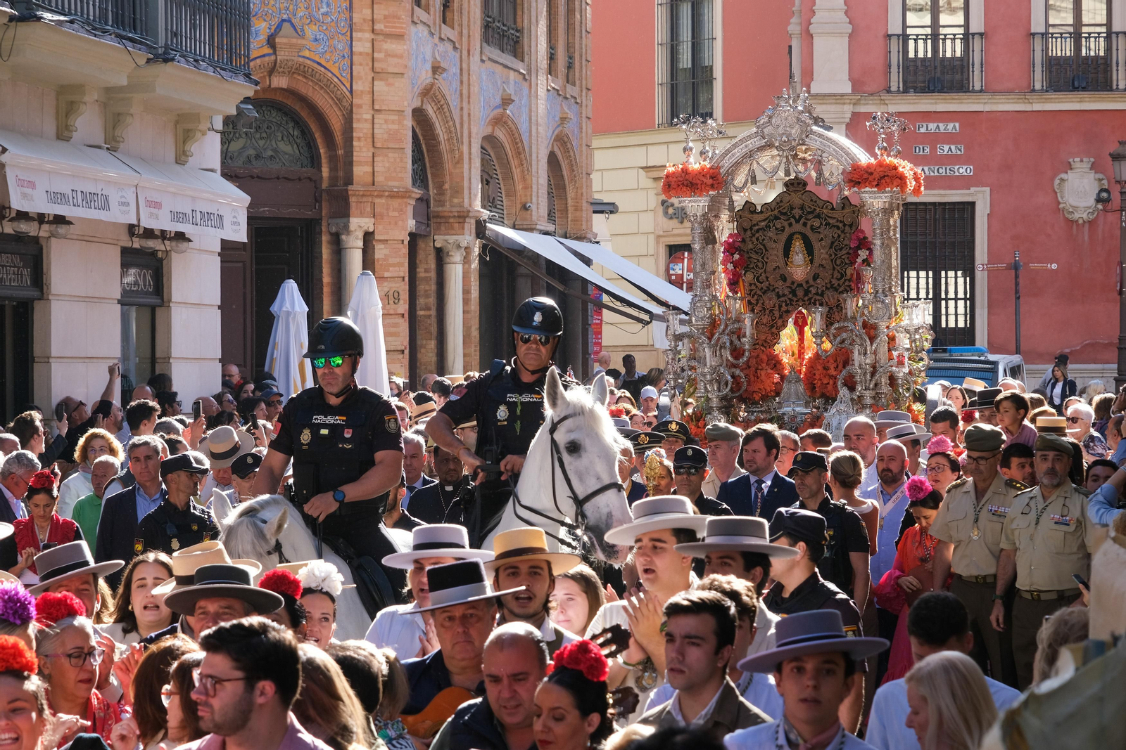 Salida de Hdad. del Rocío de Sevilla