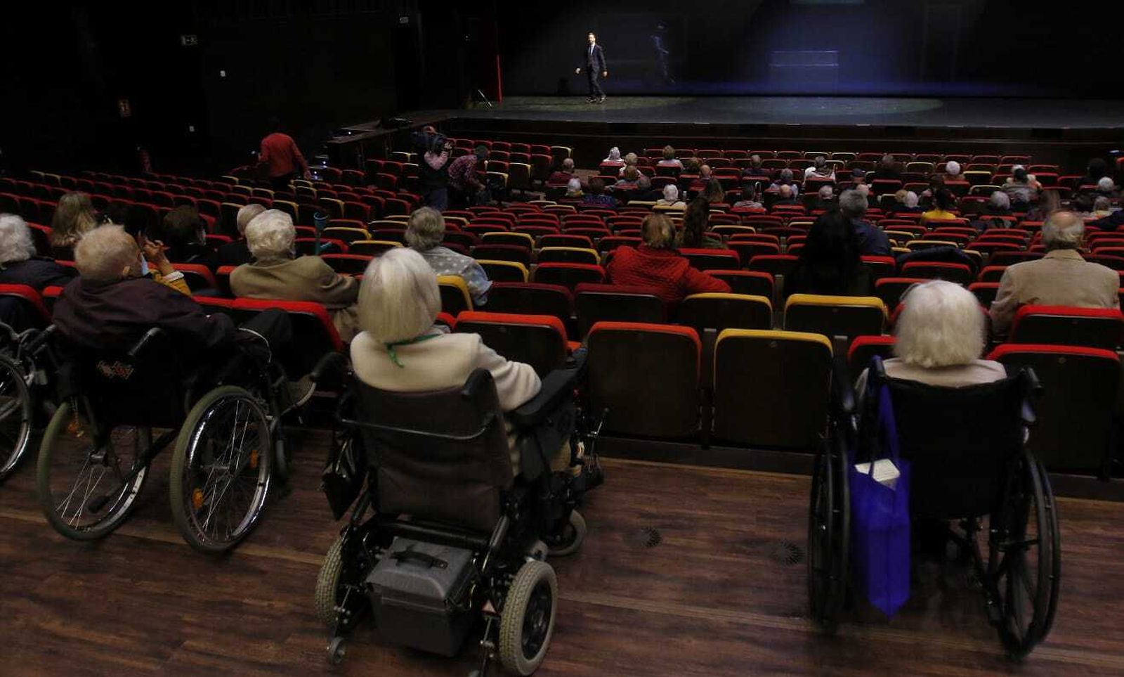 Función de Los Compadres para los mayores de las residencias de Sevilla en el Cartuja Center.