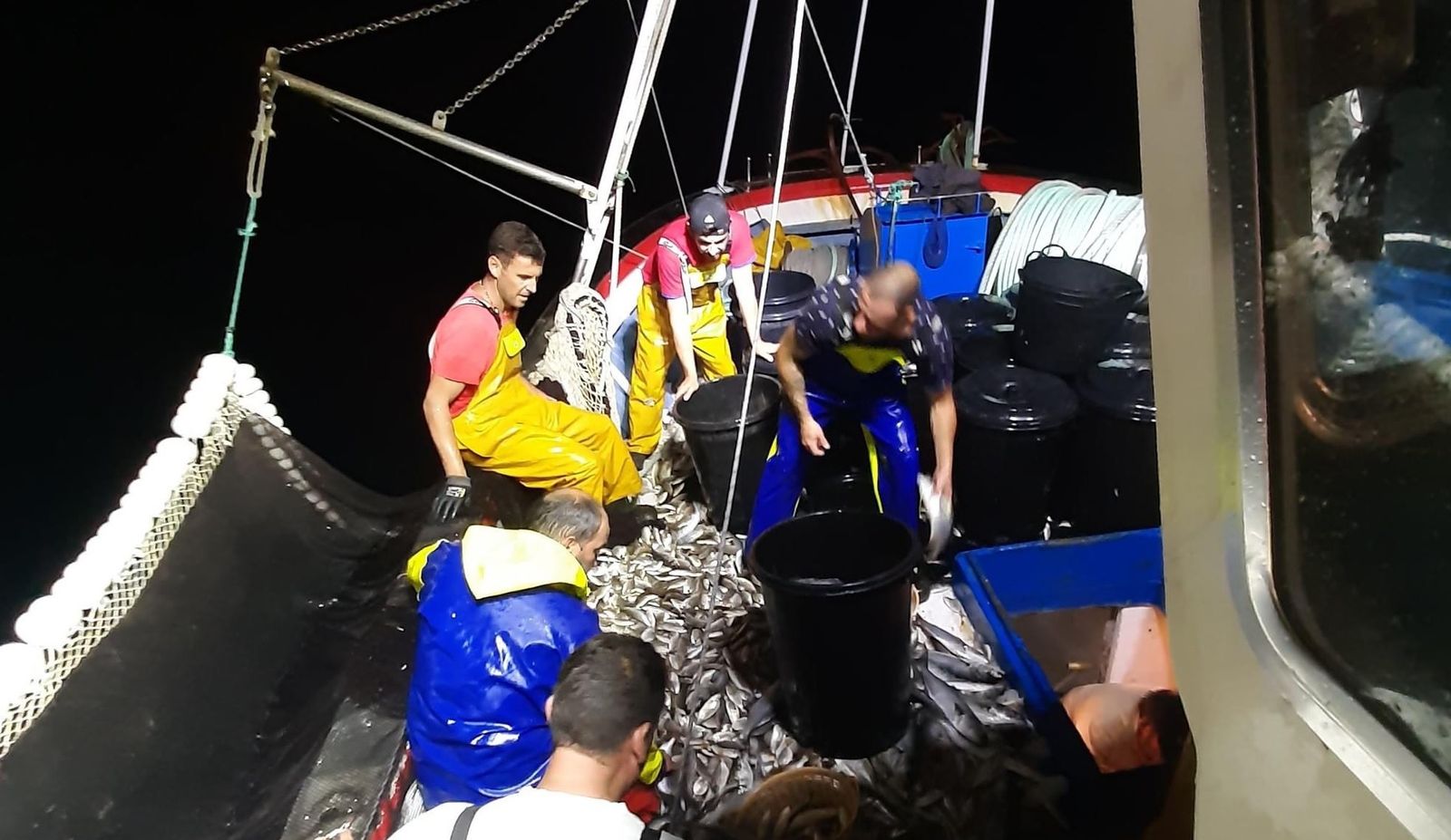 Imagen de archivo de pescadores de la provincia de Huelva.