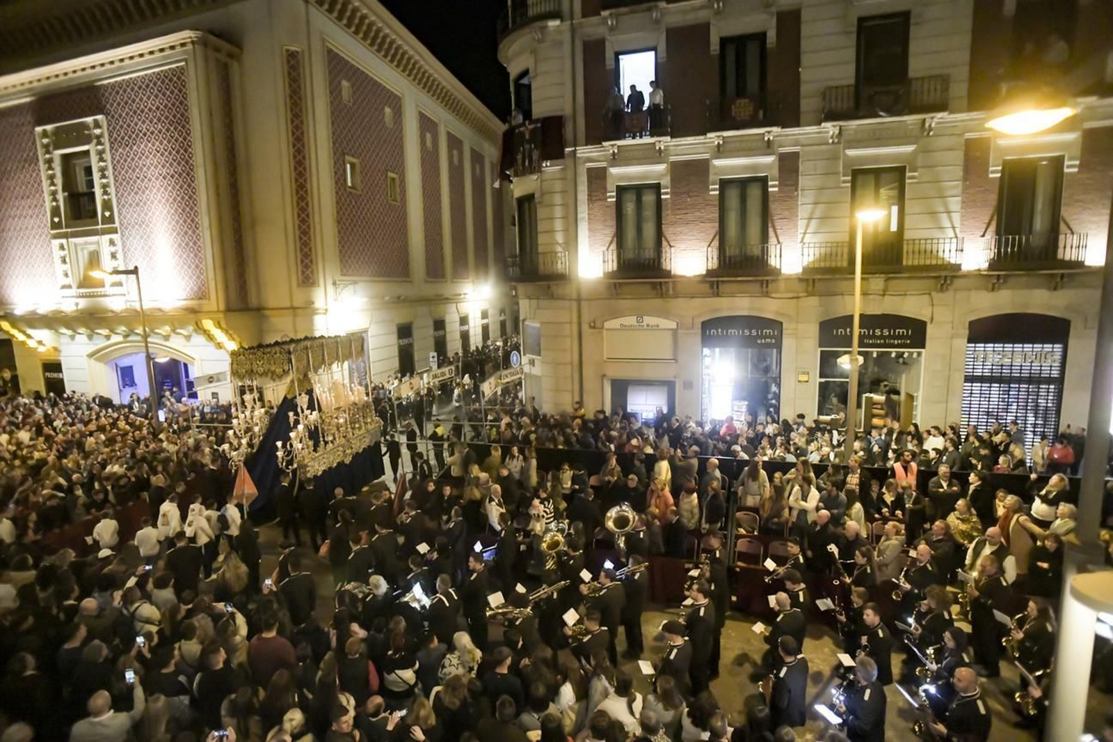 Imagen de archivo de una de las procesiones del Jueves Santo en Granada.