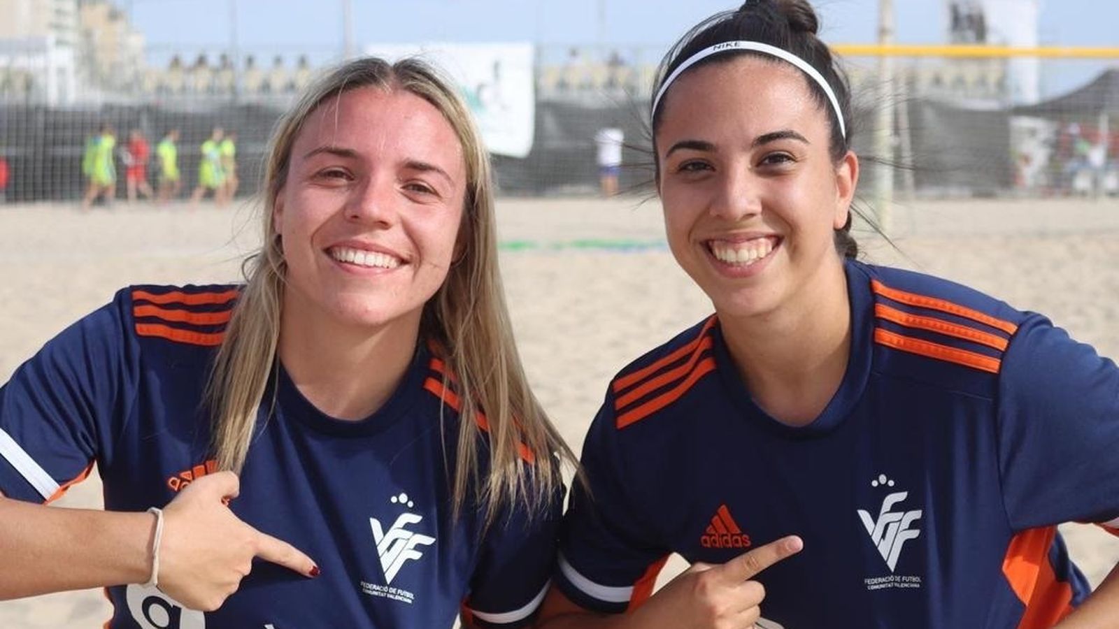 Carolina Malpica y Alejandra Martínez, con la selección valenciana de fútbol playa