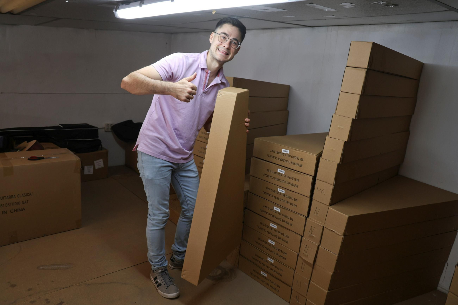 Las fotos de Adrián Campos, el malagueño que triunfa en TikTok y YouTube con sus clases de guitarra