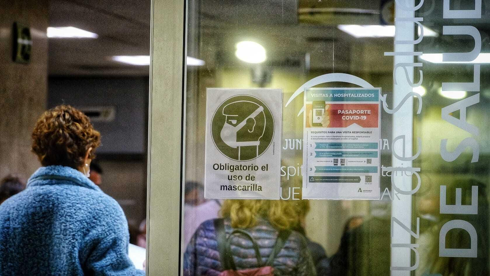 Entrada al hospital Puerta del Mar en una imagen de archivo.