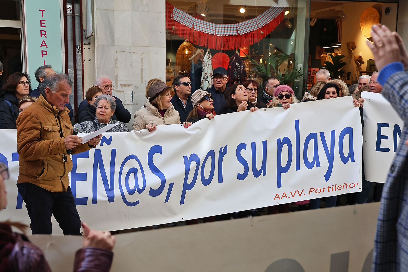 Fotografías de la manifestación en Huelva para exigir la regeneración de las playas
