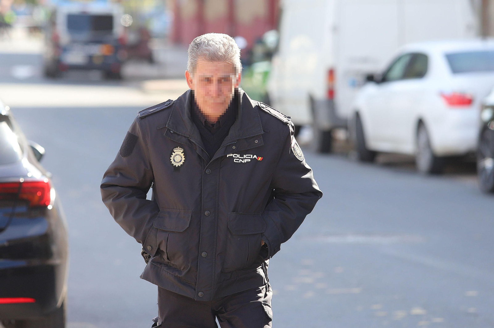 Imágenes del atrincherado que amenazaba con hacer estallar una bombona en el Torrejón, Huelva