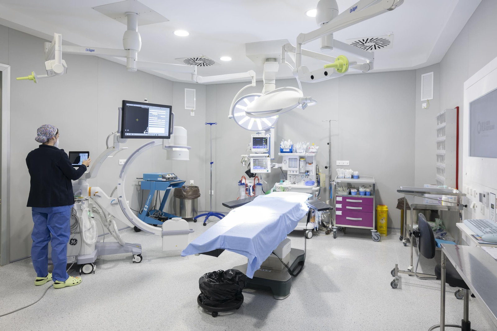 Un total de 6.547 pacientes aún han de esperar más de un año para operarse en los centros públicos gaditanos.