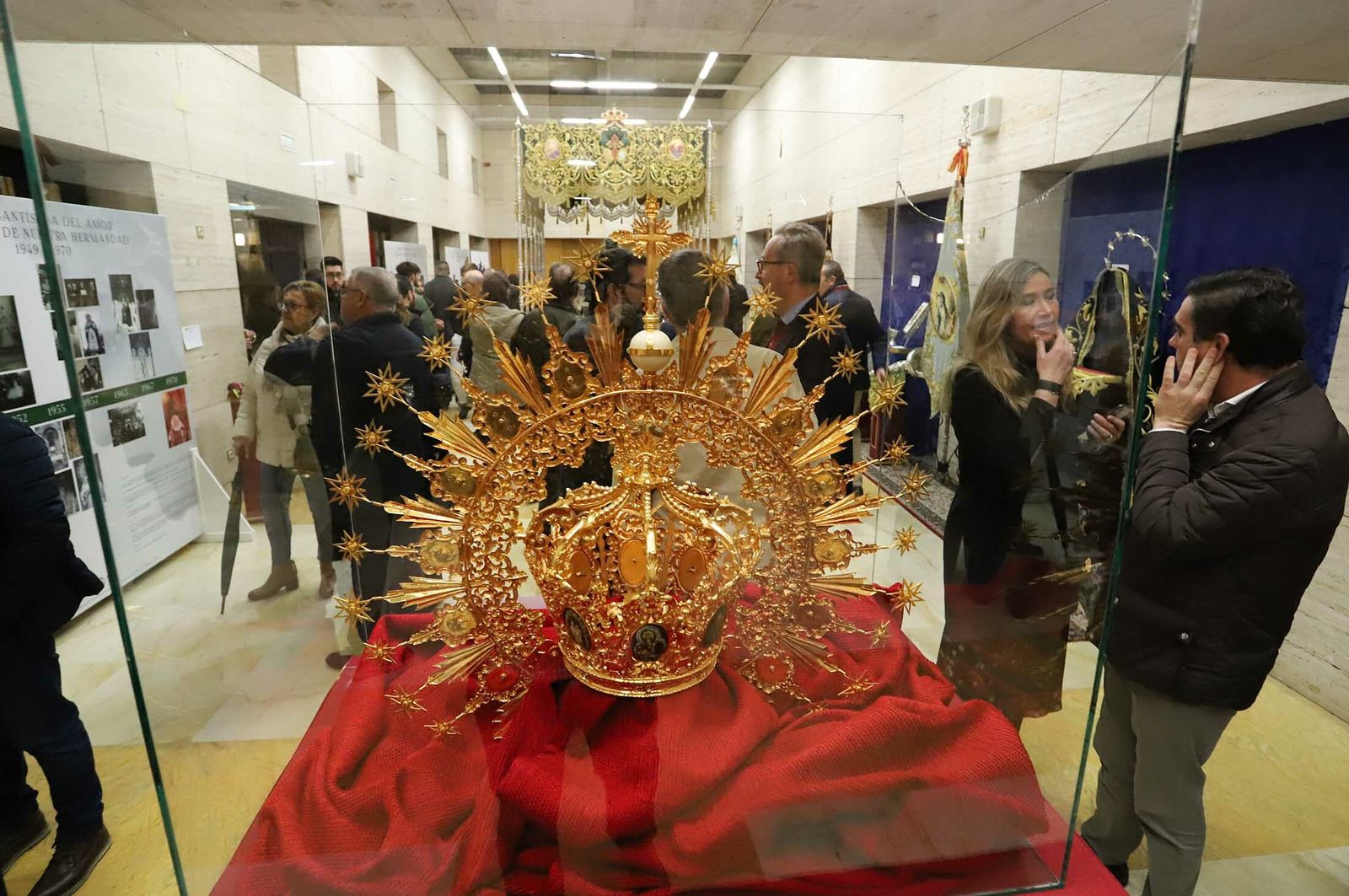 Imágenes de la exposición de la Hdad de las Tres Caídas en la Casa Colón