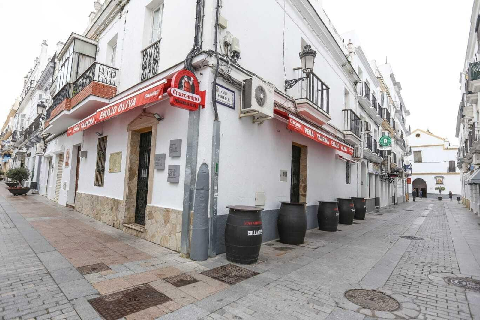 Imágenes de Chiclana durante la primera jornada del cierre de actividades