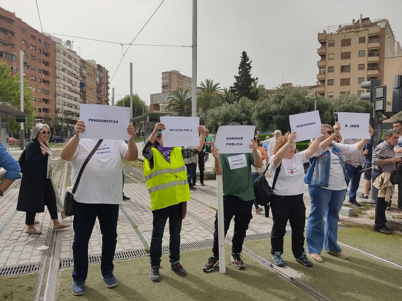 En imágenes: así ha transcurrido en Jaén la manifestación por una sanidad pública de calidad