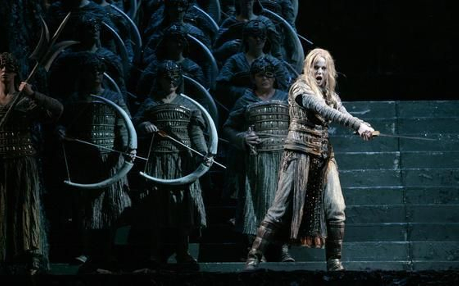 Imagen del ensayo general de 'Sárka' en el Teatro de la Maestranza. / Juan Carlos Muñoz