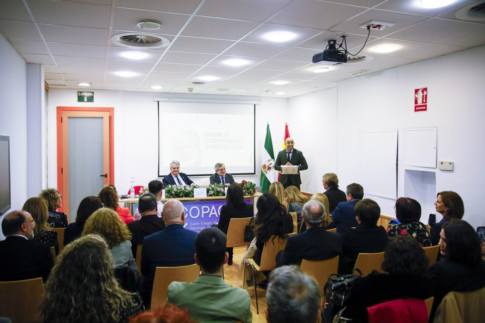 Las imágenes de la entrega de los Premios Compromiso con la Psicología en la sede del COPAO en Almería