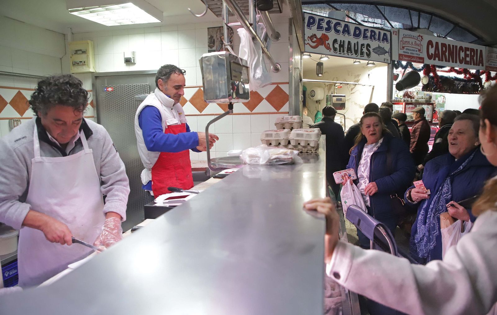 Fotos de las últimas compras para la cena de Nochebuena en Algeciras