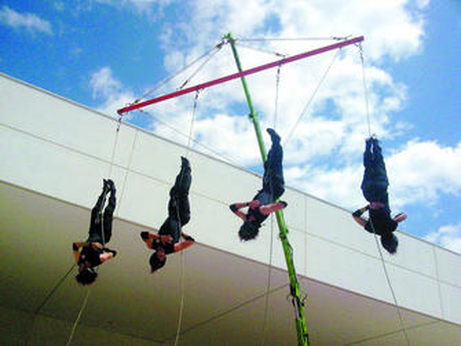 Una actuación de danza, ayer, en La Caja Blanca.